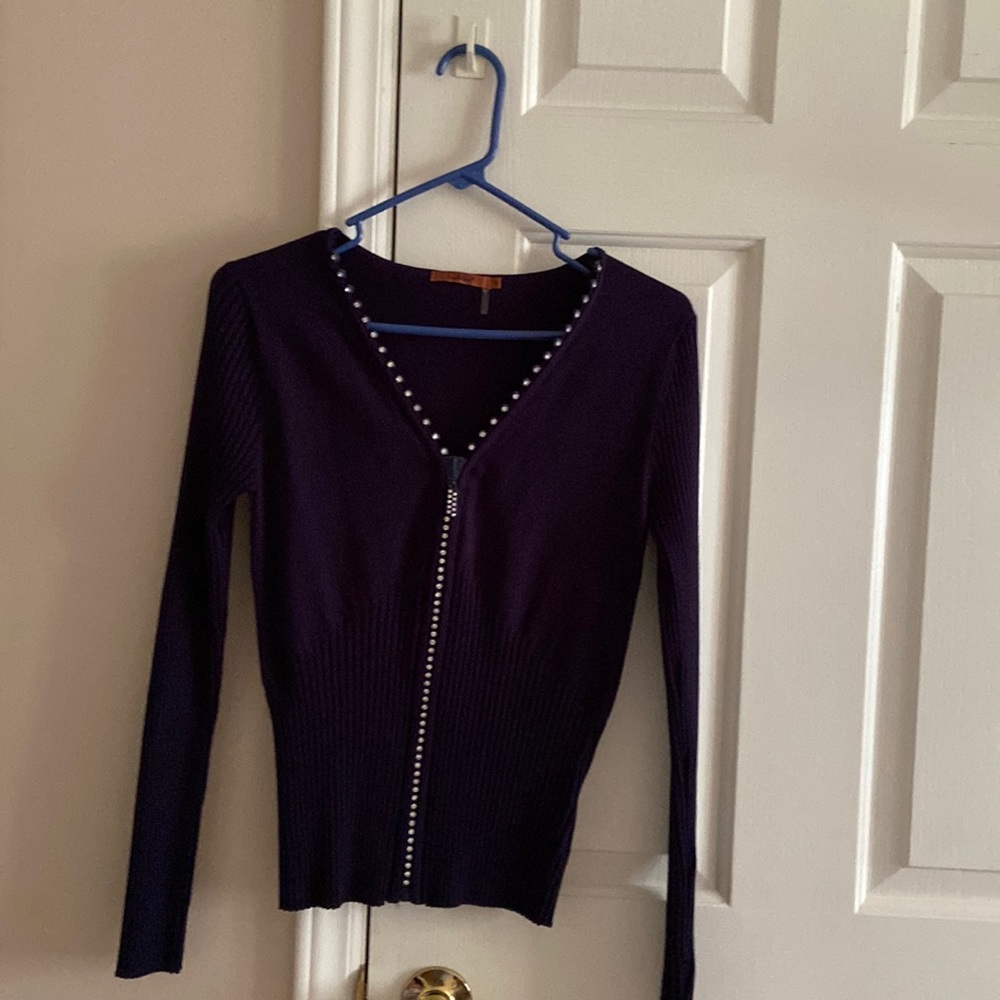Thin casual/dressy sweater. This is dark blue navy